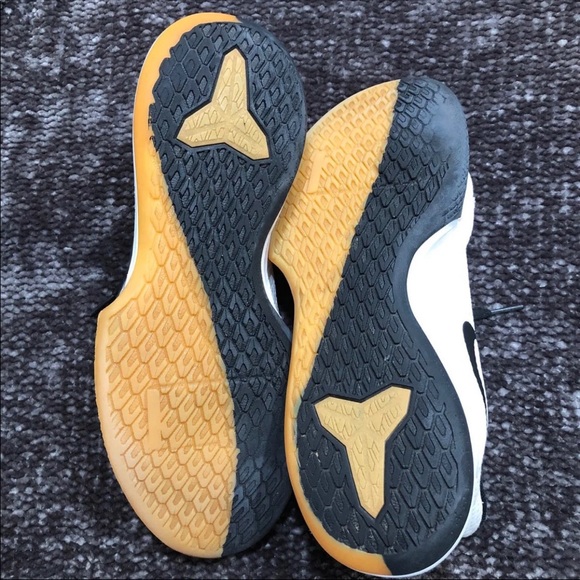 NIKE KOBE MAMBA FOCUS WHITE BLACK AJ5899 100 8.5 - Picture 8 of 12